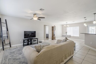 1069 W Fogal Way Light Bright