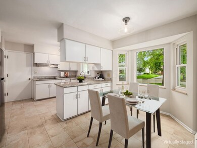 Kitchen Eating Area