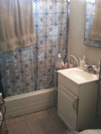 Unit 1136 bathroom