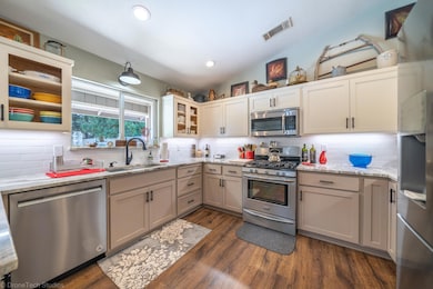 1942 Catherine Way-17