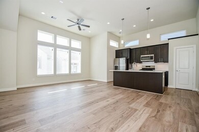 135 Knights Bridge Park Ln, Houston, TX 77018 - photo 3