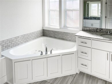 8 Cressage Ln, Bella Vista, AR 72714 - photo 4