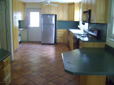 9 Pinebrook Dr, Neptune, NJ 07753 - photo 5