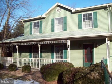 782 Franklin Square Dr, Chambersburg, PA 17201 - photo 2