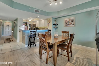 4-Dining-Area-Kitchen