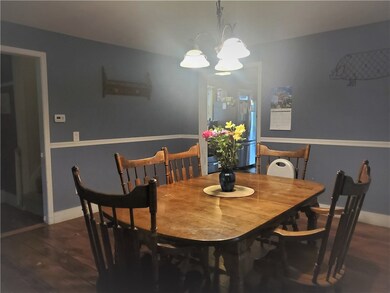 Foormal dining room