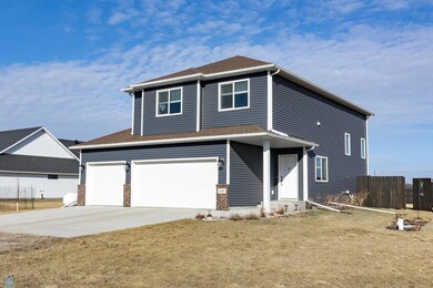 606 Sheyenne Dr, Wahpeton, ND 58075 - photo 2