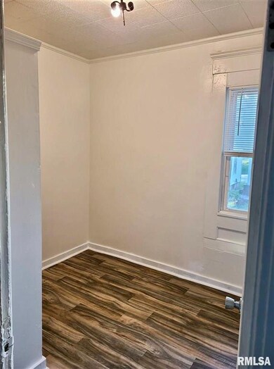 1720 W 9th St, Davenport, IA 52804 - photo 5