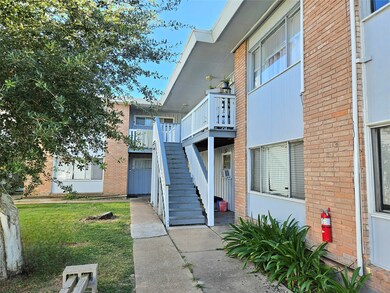 1109 Broadway Avenue J unit 15, Galveston, TX 77550 - photo 3