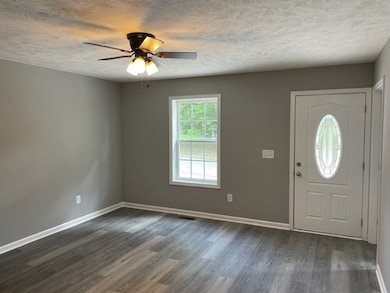 428 W Waggoner St, Tullahoma, TN 37388 - photo 2