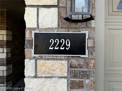 2229 Regency Ln, Barling, AR 72923 - photo 2