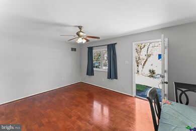 121 Cabbel Dr, Manassas Park, VA 20111 - photo 5