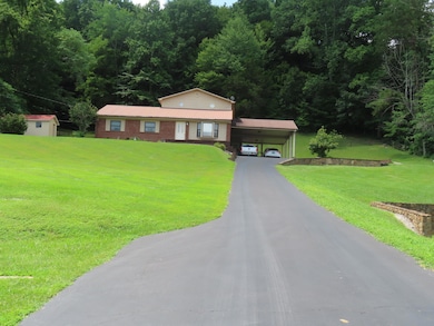 606 Rawcel St, Morehead, KY 40351 - photo 2