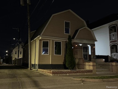 View of front of property with a gambrel roof