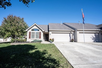 11748 Whisper Cove Dr, Fishers, IN 46037 - photo 4