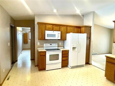 913 Elm Ave W, Menomonie, WI 54751 - photo 5