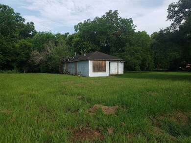 2217 Norvell Ave, Bay City, TX 77414 - photo 6