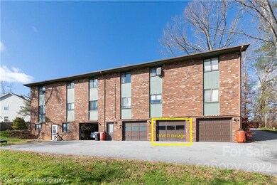 63 Ardis Ln unit D, Hendersonville, NC 28792 - photo 2