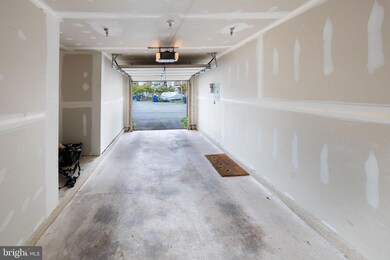 1605 Potomac Greens Dr unit B, Alexandria, VA 22314 - photo 5