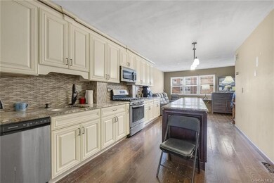 52A Francine Ct unit 80A, Staten Island, NY 10306 - photo 7