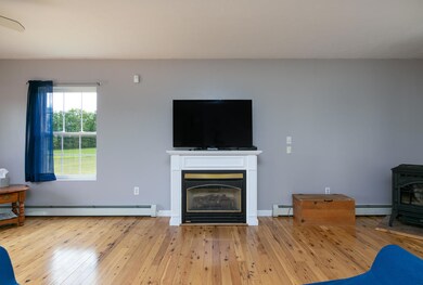 252 Ossipee Trail E Gorham ME-large-006-