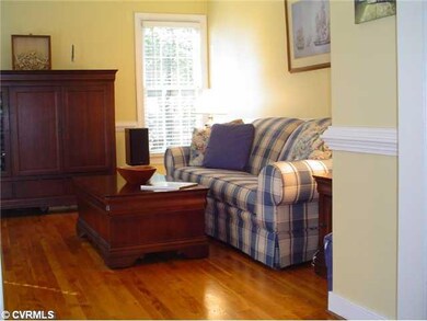 Living Room - Look at those beautiful hardwoods in