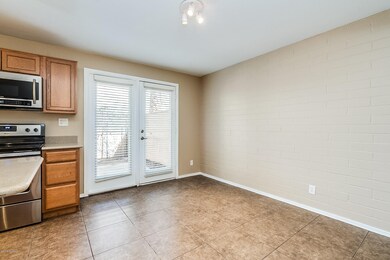 904 Desert Ave-13