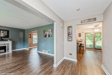 611 Lilac Dr, Algonquin, IL 60102 - photo 4