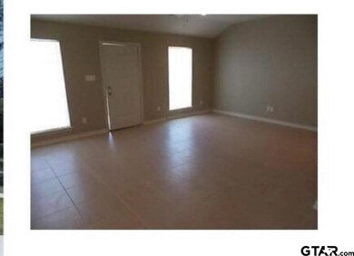 1326/1328 1326 1328 E Houston, Tyler, TX 75701 - photo 2