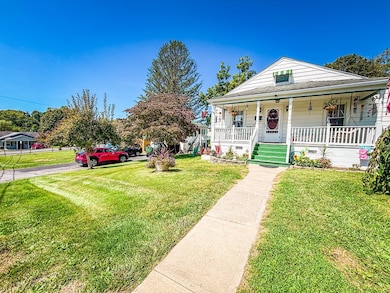 111 Sanger St, Oak Hill, WV 25901 - photo 2