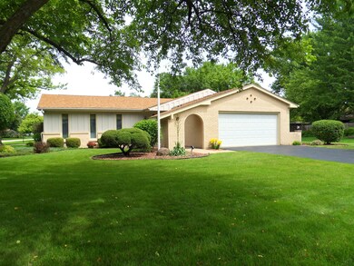 290 N Kingsway Dr, Aurora, IL 60506 - photo 4