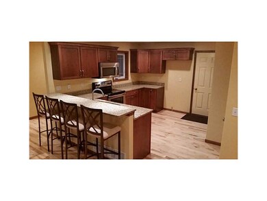 Kitchen. STAINLESS KITCHEN WITH GRANITE AND SOFT C