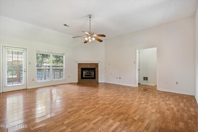 04-1211 Carriage Dr S-4