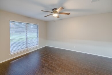 1511 Highland Dr, Alvin, TX 77511 - photo 3