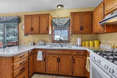 Main kitchen with breakfast bar