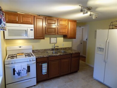 84 Bartlett Dr, Warwick, RI 02886 - photo 3