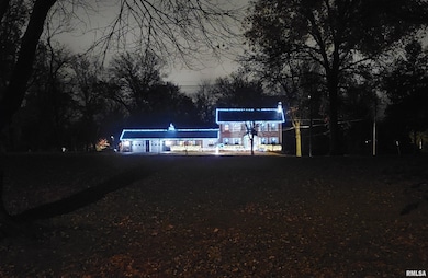 321 W Boone St, Salem, IL 62881 - photo 2