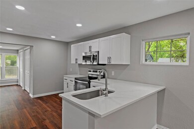 910 W Hanna St, Denison, TX 75020 - photo 4