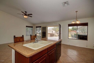4 KITCHEN ISLAND