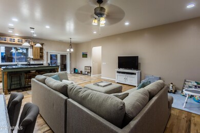 005_Living Room