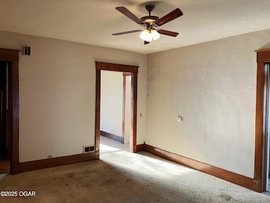 323 W Maple St, Columbus, KS 66725 - photo 7