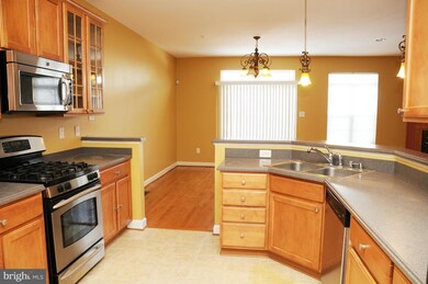 9736 Evening Bird Ln, Laurel, MD 20723 - photo 2