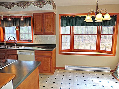 109 Moonbeam Cir, Hawley, PA 18428 - photo 4