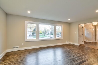 005_Living Room
