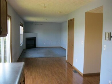 4812 Amber Crossing Dr, Columbus, OH 43232 - photo 4