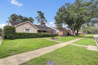 1014 Cheshire Ln, Houston, TX 77018 - photo 3
