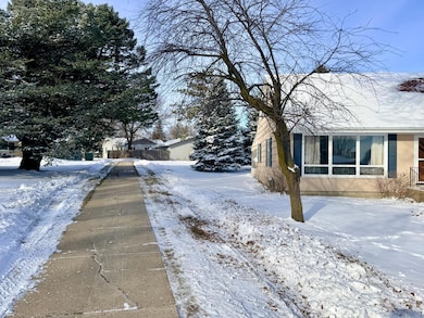 303 Lakehill Dr, Worthington, MN 56187 - photo 4