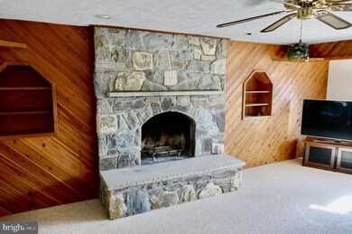 9831 Log House Ct, Gaithersburg, MD 20882 - photo 5