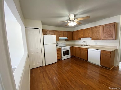 596 Yorkshire Square unit 23, Milan, MI 48160 - photo 2