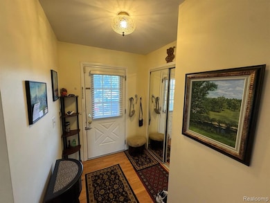 5377 Breeze Hill Place unit 10, Troy, MI 48098 - photo 3